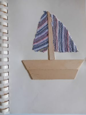 Barco de laminas de madera y vela de tela